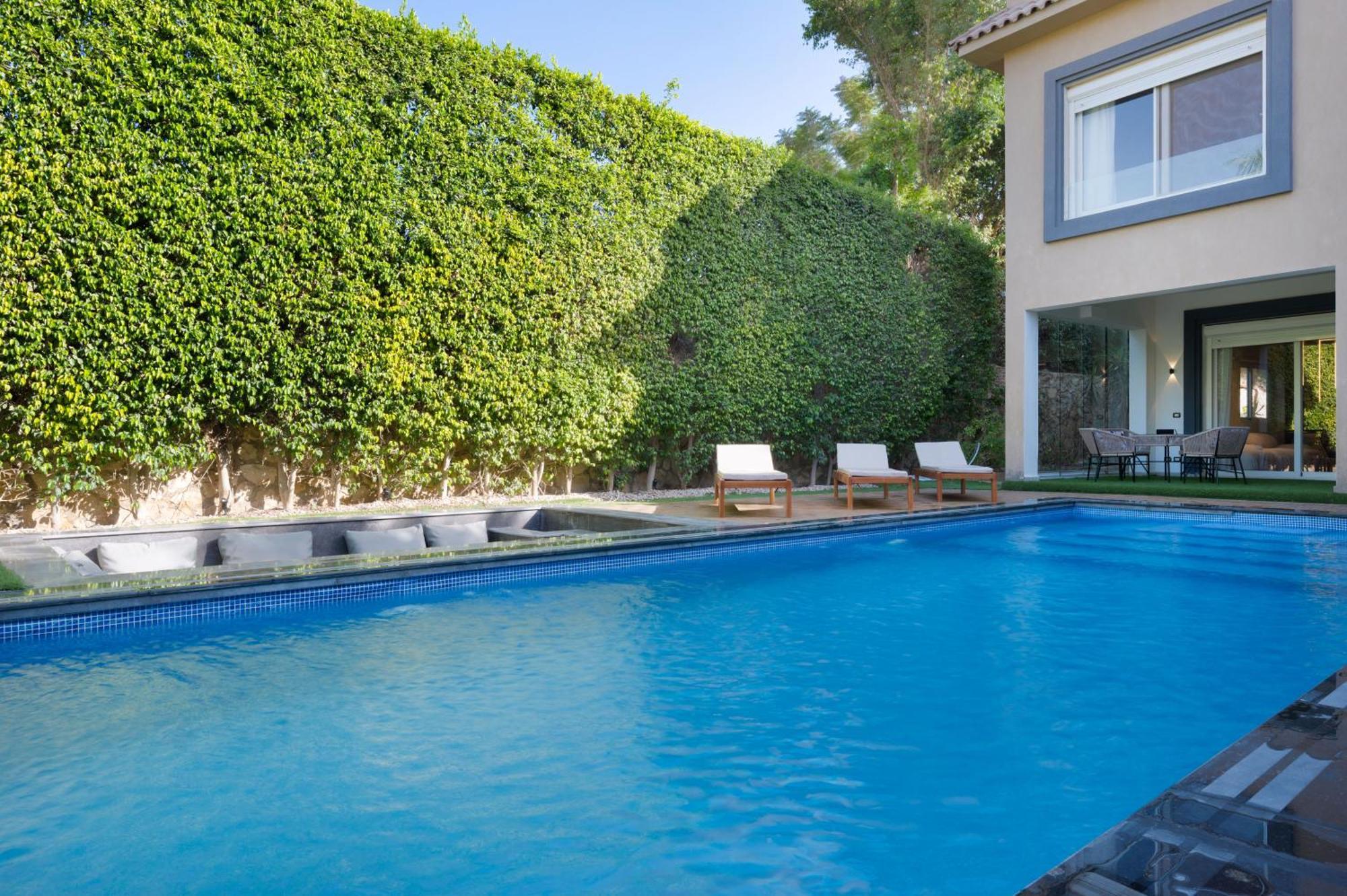 Zyra With Pool And Waterfall In New Cairo